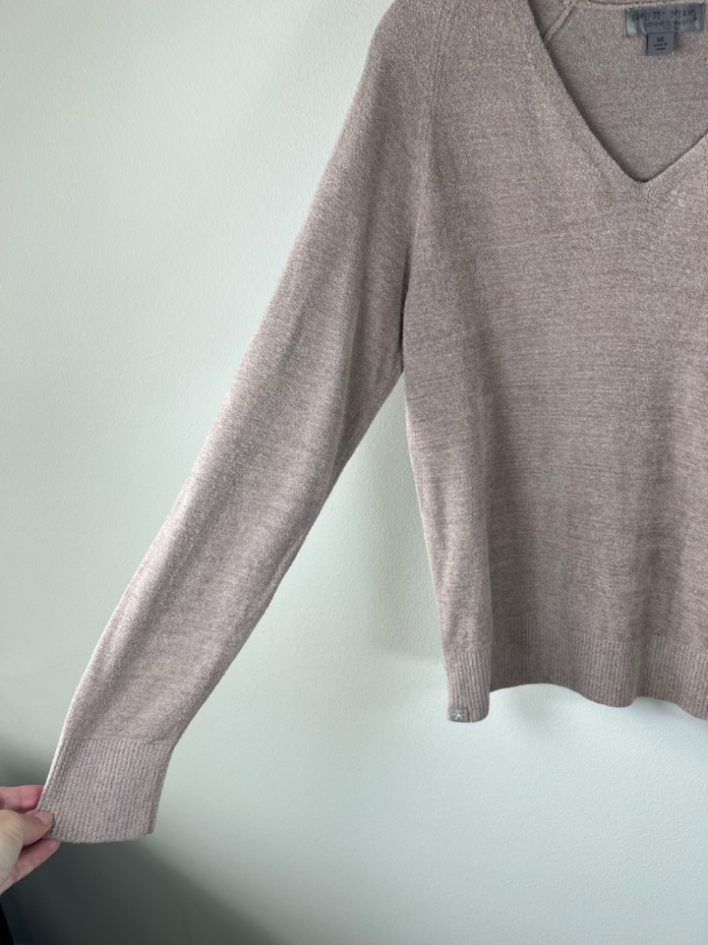 Barefoot Dreams CozyChic Ultra Lite V-Neck Shirt Sweater Beach Rock Tan Fall  XS - Picture 4 of 12